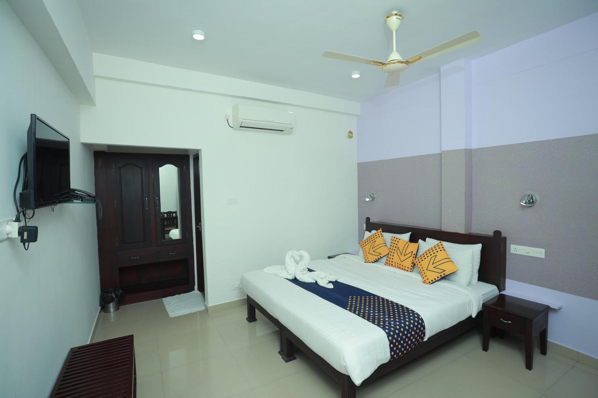 Shanthi Residency Pathanāmthitta Exterior foto